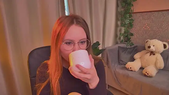 FloraLarsson online show from 8, 6, 2026