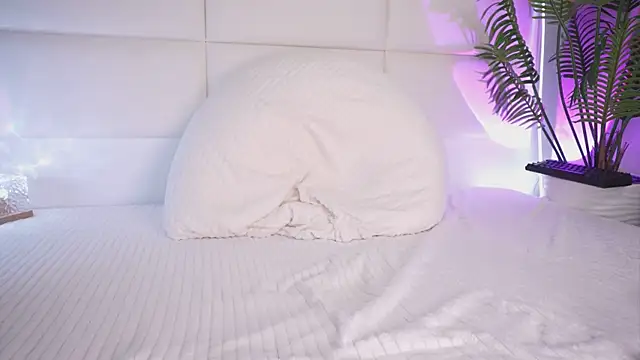 Snapshot of Juliadragon chatting on 10, 12, 2024 Juliadragon online show from 10, 12, 2024