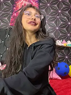 Snapshot of Noa_lau chatting on 7, 7, 2026 Noa lau online show from 7, 7, 2026