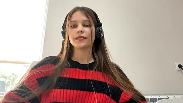 SerafinaAreizaga online show from 10, 6, 2026