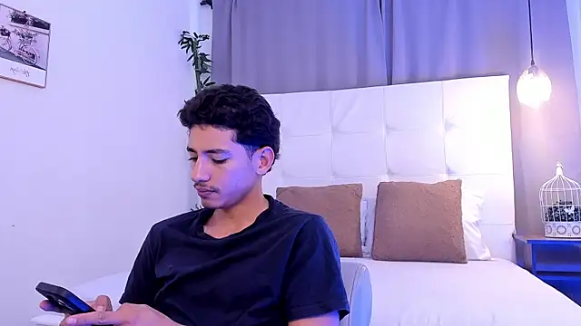 Snapshot of Alejo-and-Thiago chatting on 8, 7, 2026 Alejo-and-Thiago online show from 8, 7, 2026