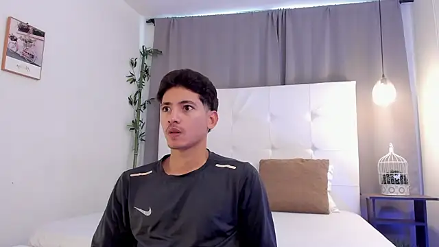 Snapshot of Alejo-and-Thiago chatting on 13, 7, 2026 Alejo-and-Thiago online show from 13, 7, 2026