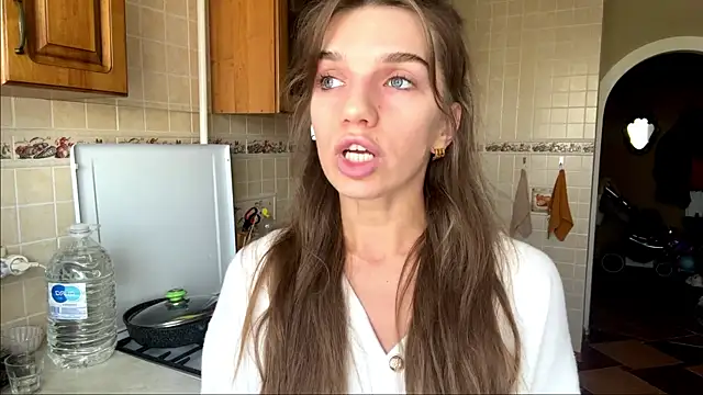Snapshot of TrishIsaac chatting on 19, 5, 2026 TrishIsaac online show from 19, 5, 2026