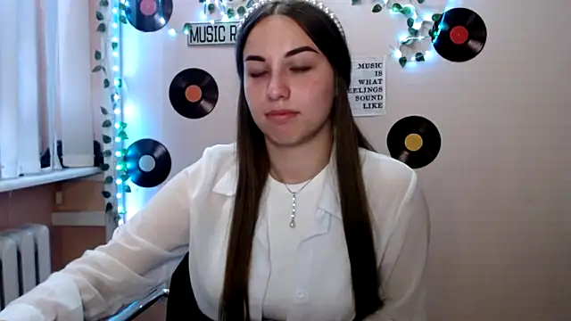 Cutie  Mia online show from 5, 5, 2026