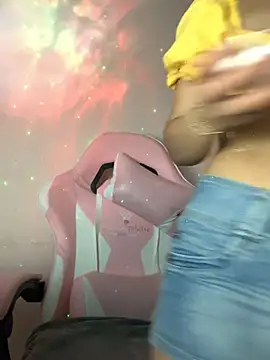 Snapshot of Julieth_ec chatting on 3, 6, 2026 Julieth ec online show from 3, 6, 2026