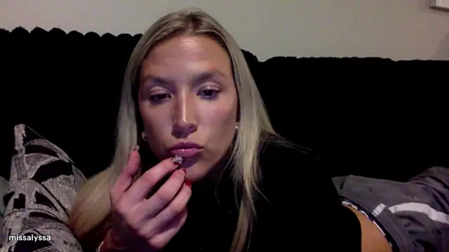 Snapshot of Misss_alyssaaa chatting on 4, 6, 2026 Misss alyssaaa online show from 4, 6, 2026