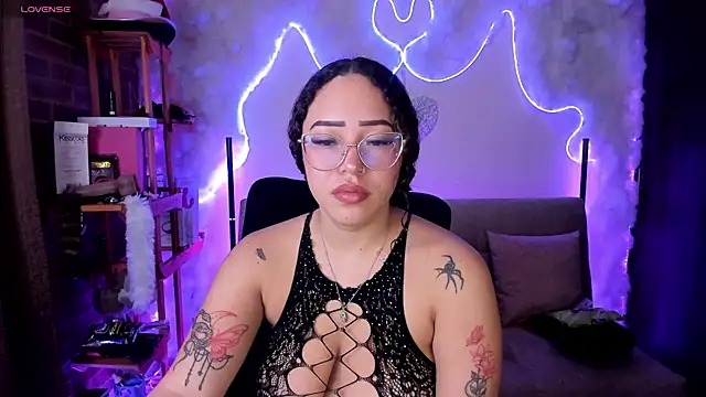 Snapshot of liz_martins1 chatting on 7, 5, 2026 liz martins1 online show from 7, 5, 2026