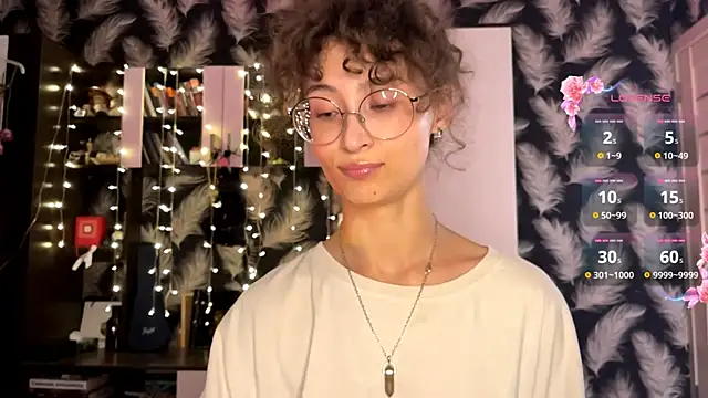 Snapshot of CurlyWinx chatting on 28, 5, 2026 CurlyWinx online show from 28, 5, 2026