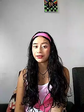 Snapshot of L0lita_Emi12 chatting on 15, 5, 2026 L0lita Emi12 online show from 15, 5, 2026