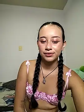 Snapshot of L0lita_Emi12 chatting on 17, 5, 2026 L0lita Emi12 online show from 17, 5, 2026