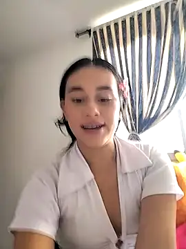 Snapshot of L0lita_Emi12 chatting on 17, 6, 2026 L0lita Emi12 online show from 17, 6, 2026