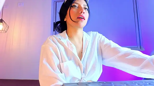 Ey Im simone  online show from 18, 6, 2026