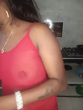 Snapshot of Rossiecameron_ chatting on 13, 5, 2026 Rossiecameron online show from 13, 5, 2026