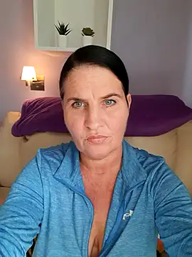 Velvet-Milf online show from 15, 5, 2026