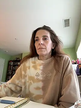 Snapshot of Raevyn chatting on 25, 5, 2026 Raevyn online show from 25, 5, 2026