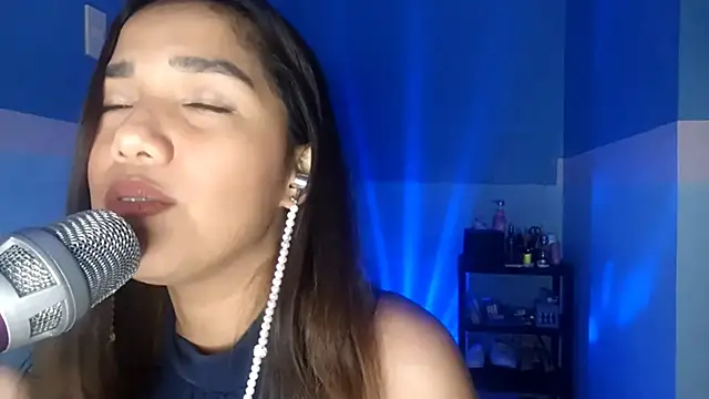 Snapshot of AnneHanacek chatting on 11, 5, 2026 AnneHanacek online show from 11, 5, 2026
