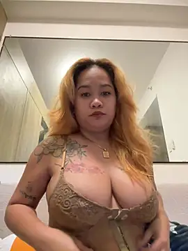 Snapshot of queenmia__ph chatting on 13, 7, 2026 queenmia ph online show from 13, 7, 2026