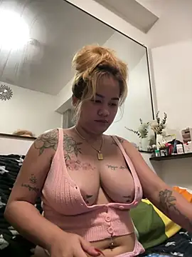 Snapshot of queenmia__ph chatting on 16, 7, 2026 queenmia ph online show from 16, 7, 2026