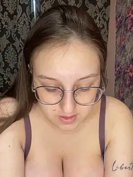 Snapshot of viksiss chatting on 3, 6, 2026 viksiss online show from 3, 6, 2026