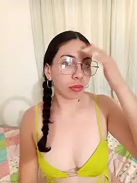 Snapshot of Mia_essence chatting on 20, 5, 2026 Mia essence online show from 20, 5, 2026