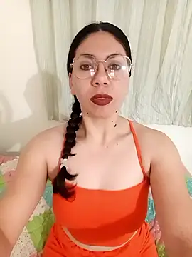 Snapshot of Mia_essence chatting on 5, 6, 2026 Mia essence online show from 5, 6, 2026