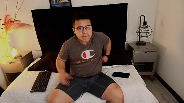 ThiiagoSaenz online show from 9, 5, 2026
