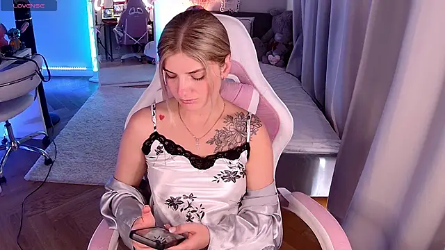 Snapshot of Leri_One chatting on 8, 6, 2026 Leri One online show from 8, 6, 2026