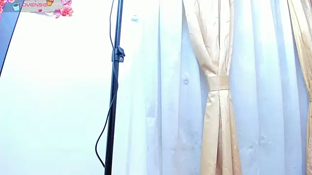 Snapshot of mia18___ chatting on 19, 5, 2026 mia18 online show from 19, 5, 2026