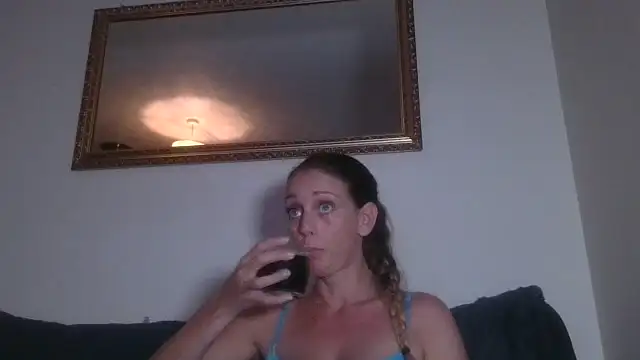 Snapshot of LouiseLovell chatting on 11, 7, 2026 LouiseLovell online show from 11, 7, 2026