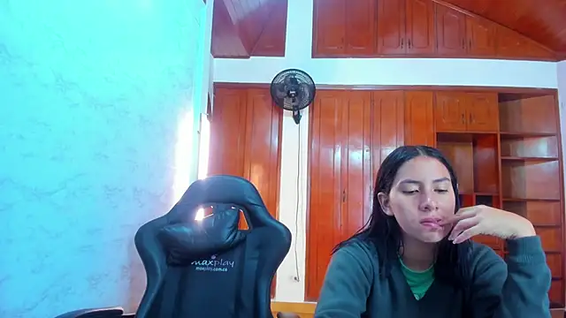 Soffy and Emily online show from 4, 6, 2026