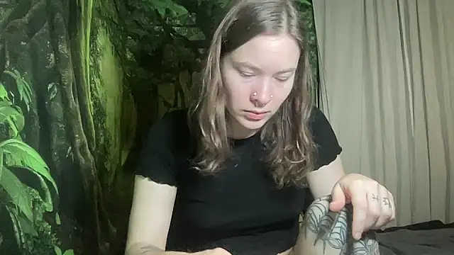 mo0ngoddess online show from 21, 1, 2025