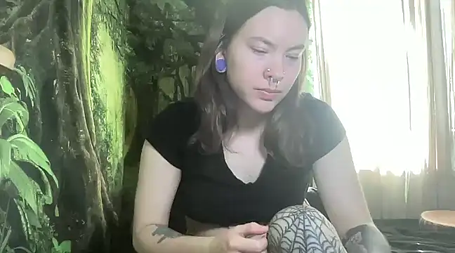 mo0ngoddess online show from 15, 2, 2025