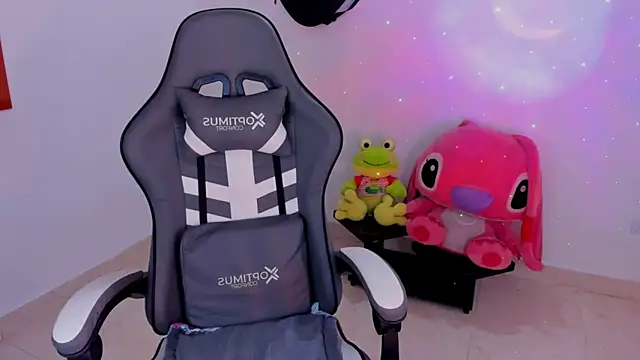 Scarleth Ferrec online show from 13, 6, 2026