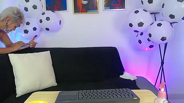 Jacky Smith1 online show from 2, 7, 2026
