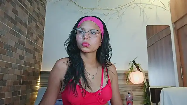 Snapshot of Evalune_ chatting on 18, 6, 2026 Evalune online show from 18, 6, 2026