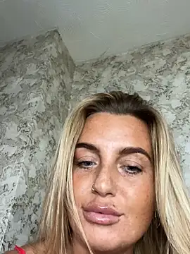 CharlottemilfUKx online show from 14, 5, 2026