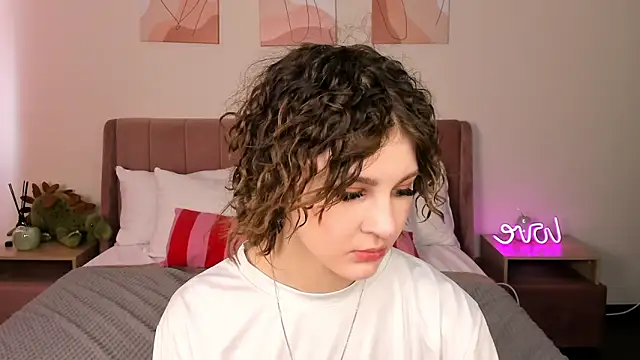 Snapshot of Kira__Fluffy chatting on 18, 5, 2026 Kira Fluffy online show from 18, 5, 2026