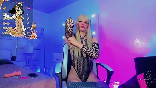 Isabella Kirk  online show from 19, 5, 2026