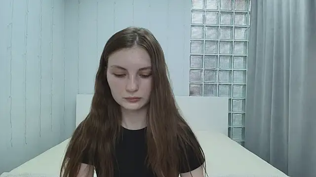 Snapshot of Shyly__Lisa chatting on 13, 6, 2026 Shyly Lisa online show from 13, 6, 2026