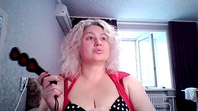 Snapshot of MissisXL chatting on 16, 5, 2026 MissisXL online show from 16, 5, 2026