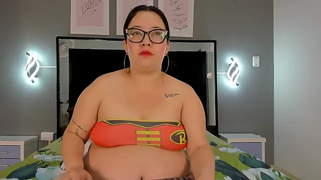 Snapshot of zoe_curvyy chatting on 19, 6, 2026 zoe curvyy online show from 19, 6, 2026