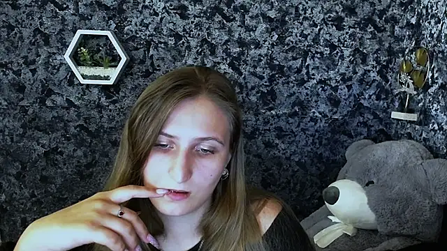 Jenny smille  online show from 5, 6, 2026