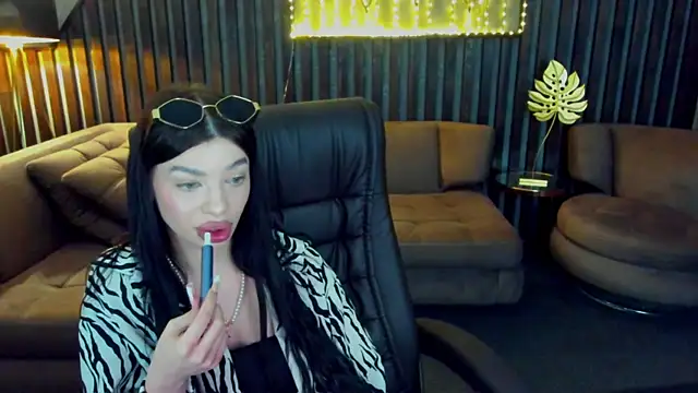 Mia  Mia  online show from 19, 5, 2026