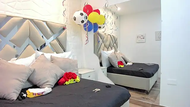 Snapshot of valentinasu chatting on 7, 7, 2026 valentinasu online show from 7, 7, 2026