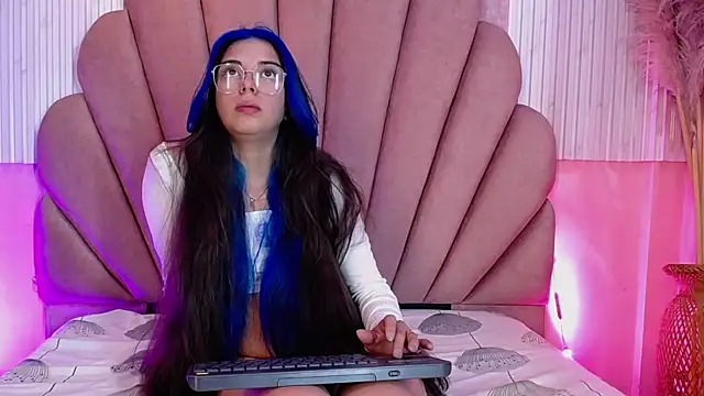 Kyomi Hunt online show from 25, 6, 2026
