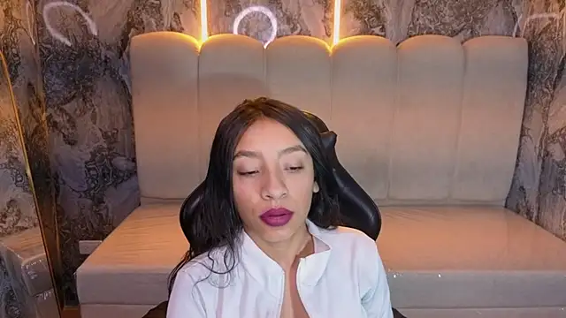 Snapshot of Adarasuri_v chatting on 1, 7, 2026 Adarasuri v online show from 1, 7, 2026