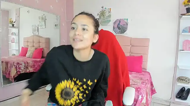 Snapshot of ivyyemerald_ chatting on 8, 7, 2026 ivyyemerald online show from 8, 7, 2026