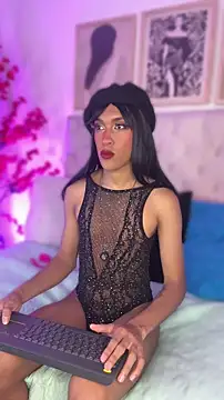 Paula Hills online show from 5, 6, 2026