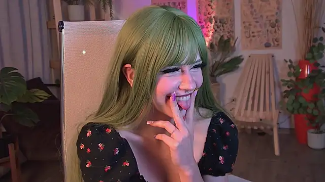 Snapshot of YunaLeaf chatting on 30, 5, 2026 YunaLeaf online show from 30, 5, 2026