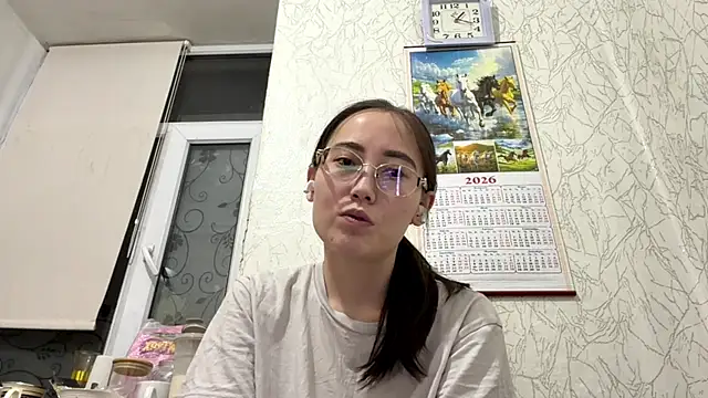 VickieTrudo online show from 8, 6, 2026